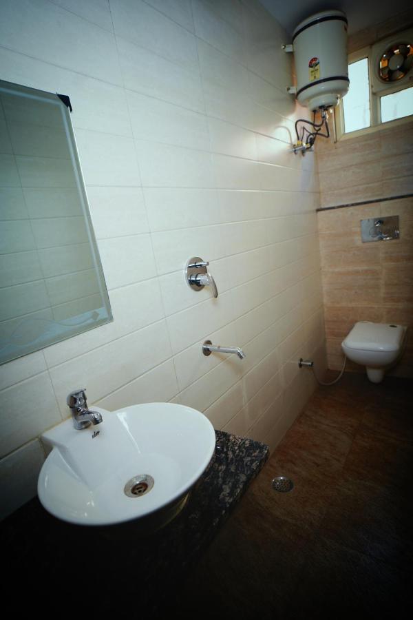 Hotel Delhi Darshan Deluxe-By Rsl Hospitality Nova Deli Exterior foto